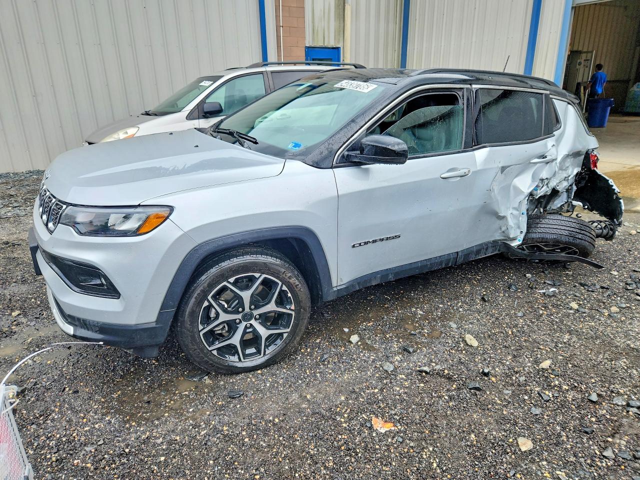 Salvage Jeep Compass Image