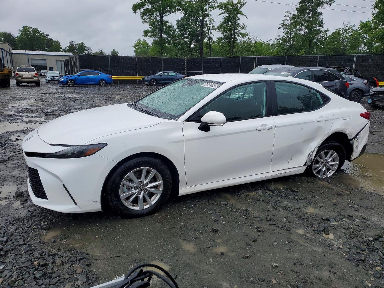 Salvage Toyota Camry Image