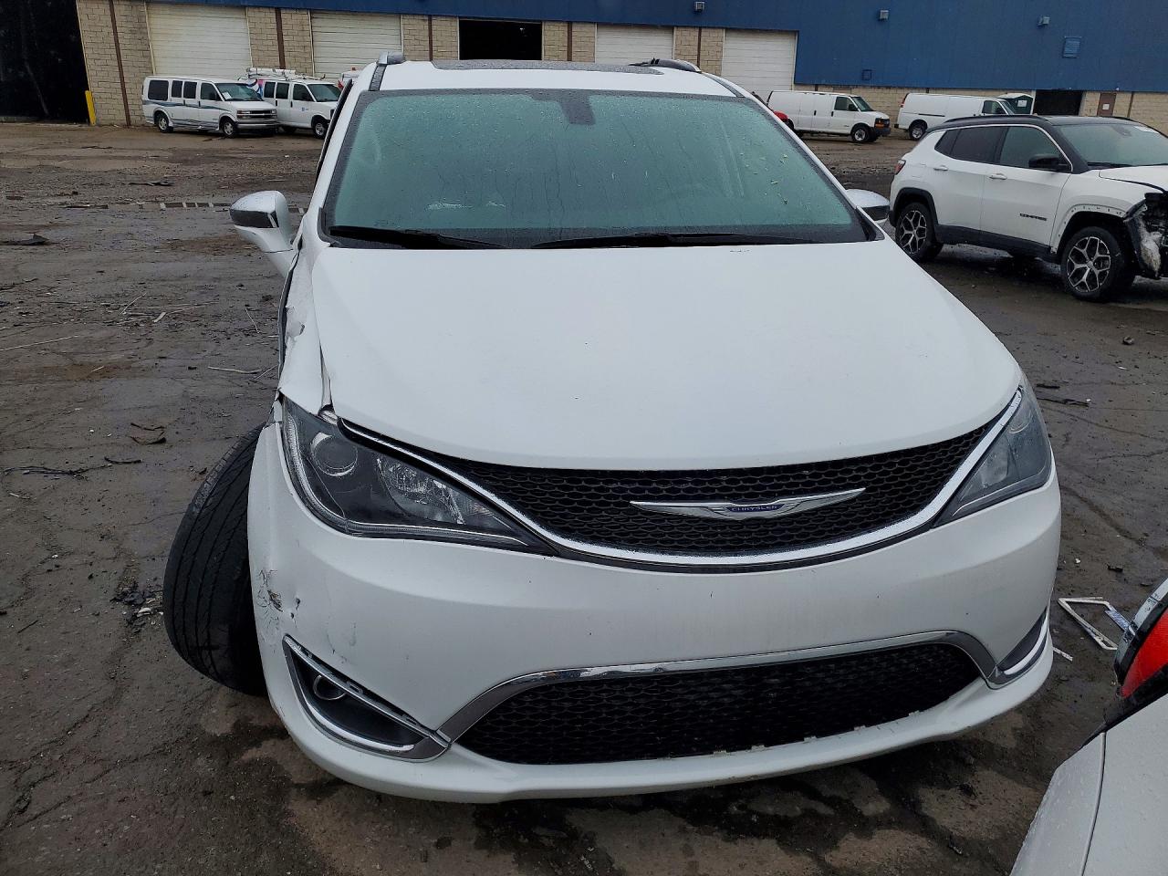 Chrysler Pacifica Limited