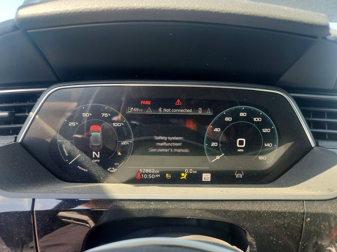 Audi e-tron Premium Plus