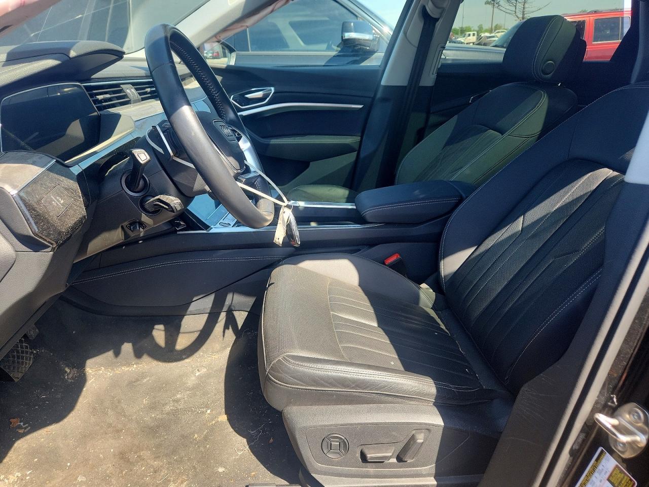 Audi e-tron Premium Plus