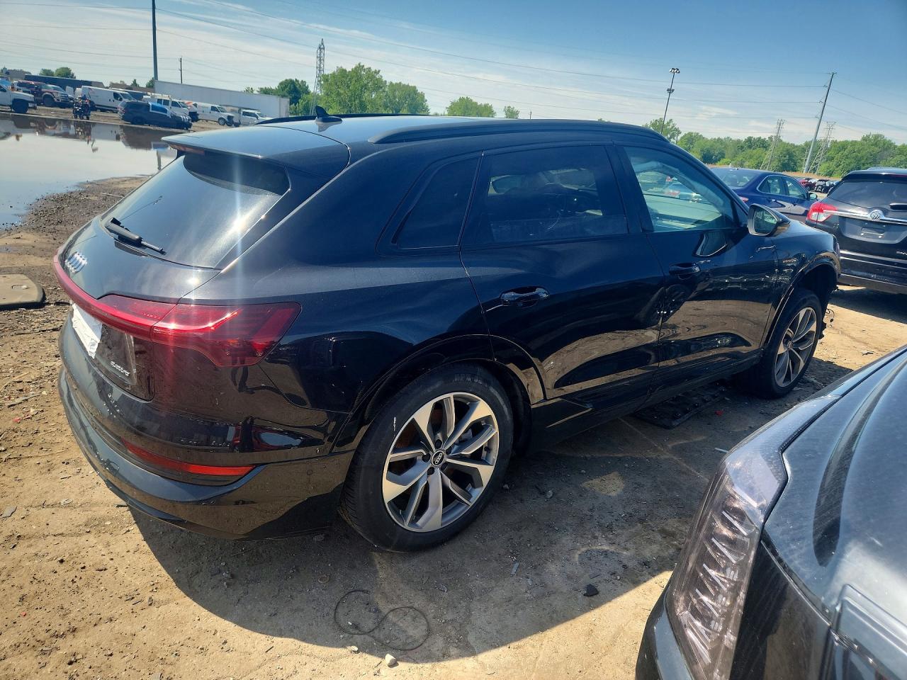 Audi e-tron Premium Plus