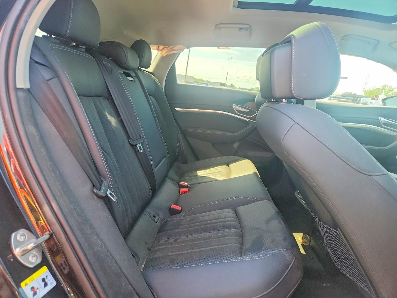 Audi e-tron Premium Plus