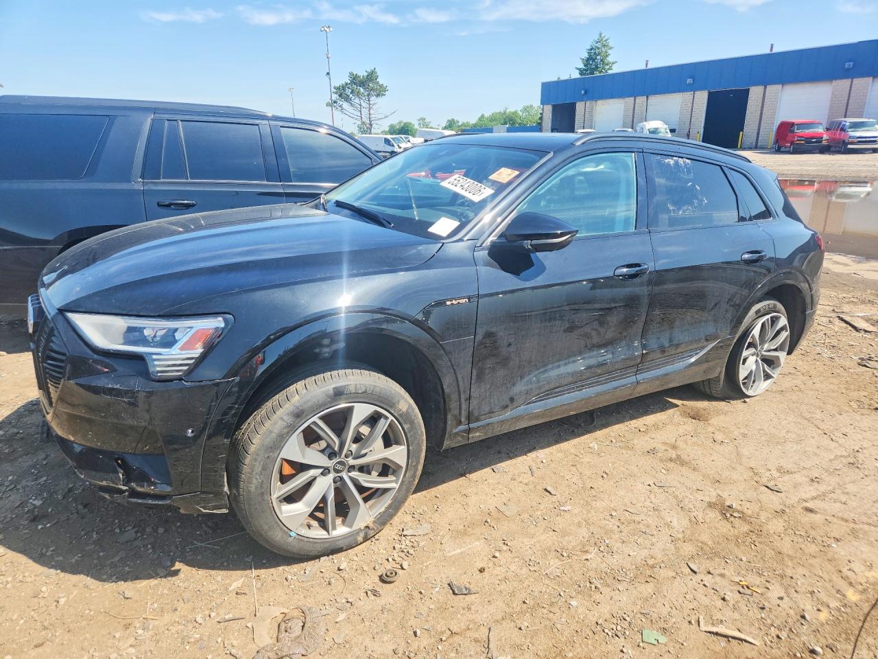Salvage Audi e-tron Image
