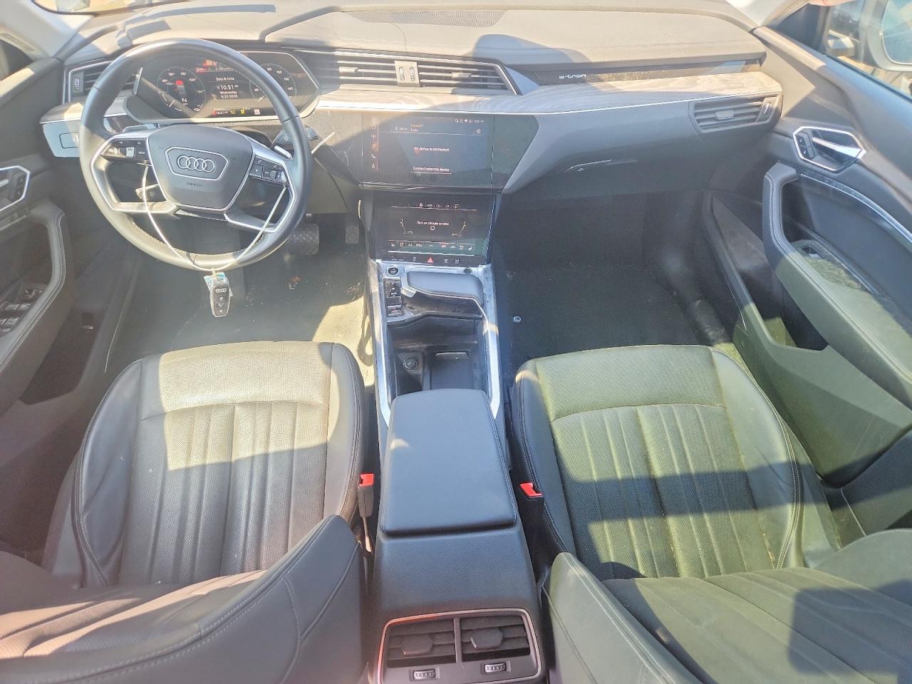 Audi e-tron Premium Plus