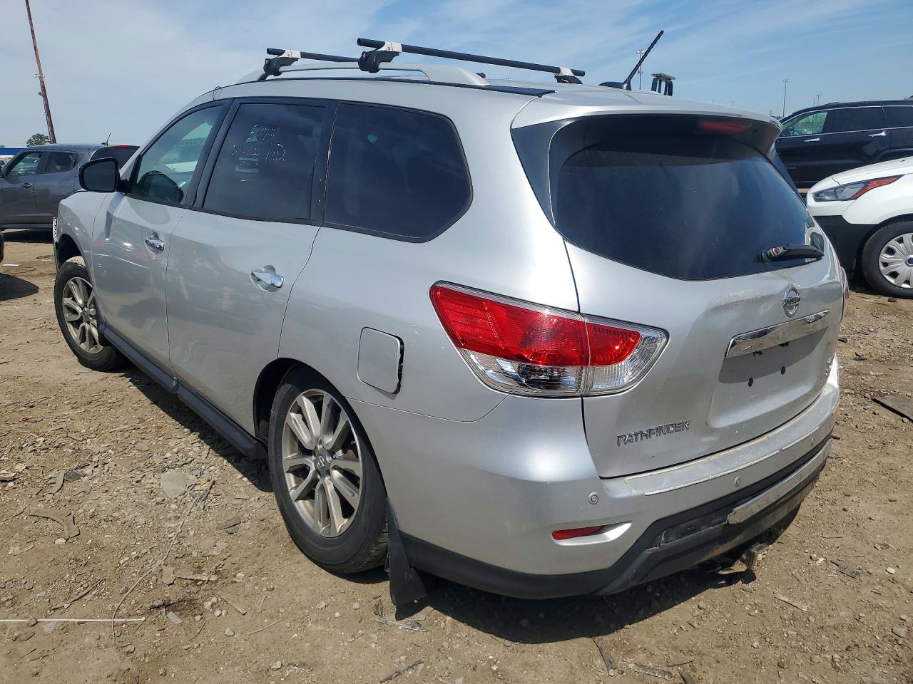 Nissan Pathfinder Sv