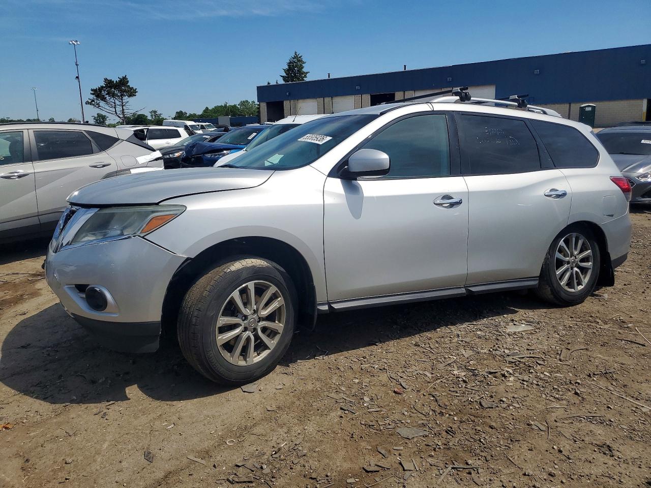 Salvage Nissan Pathfinder Image