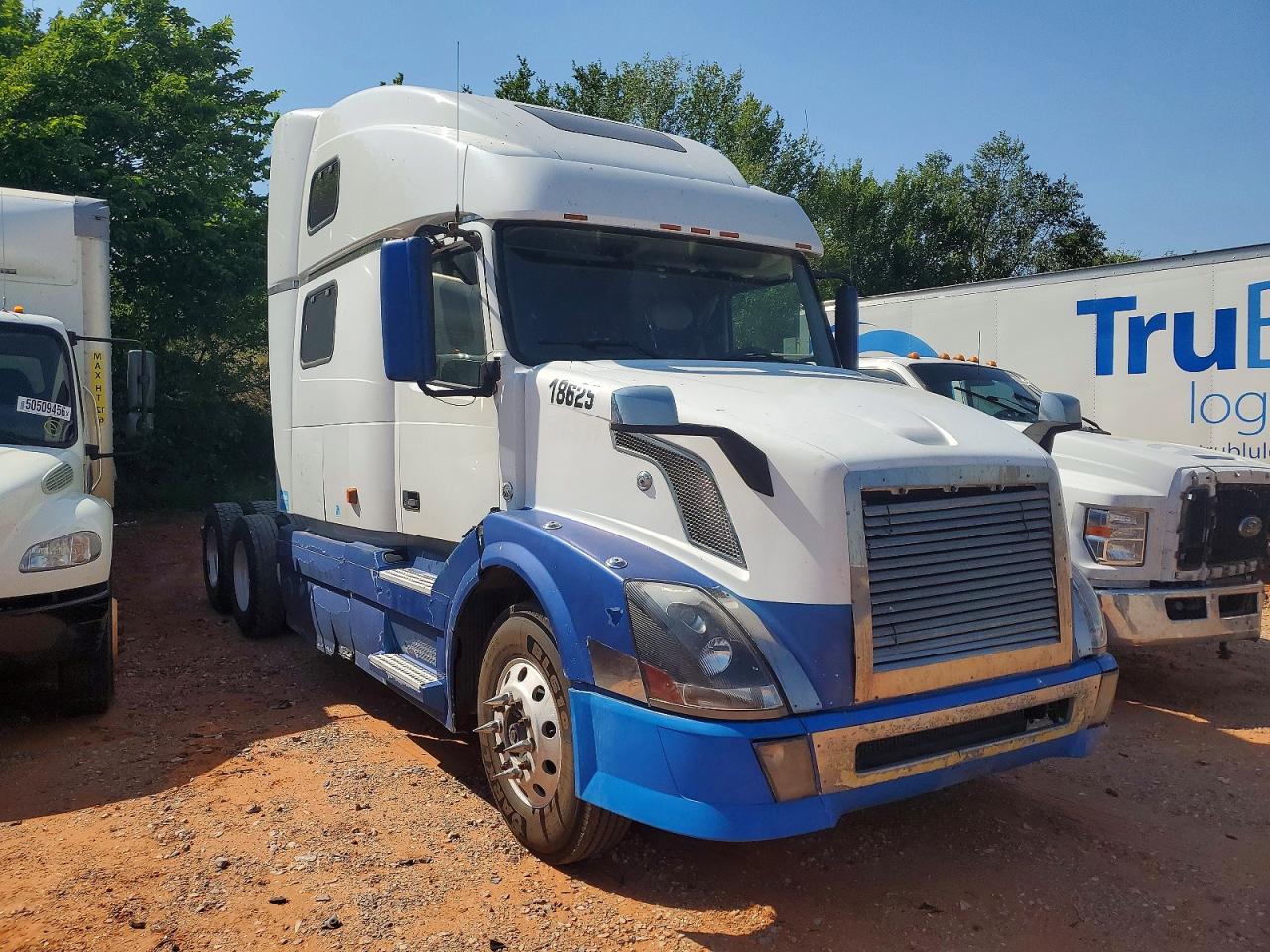 Salvage Volvo Vn Image