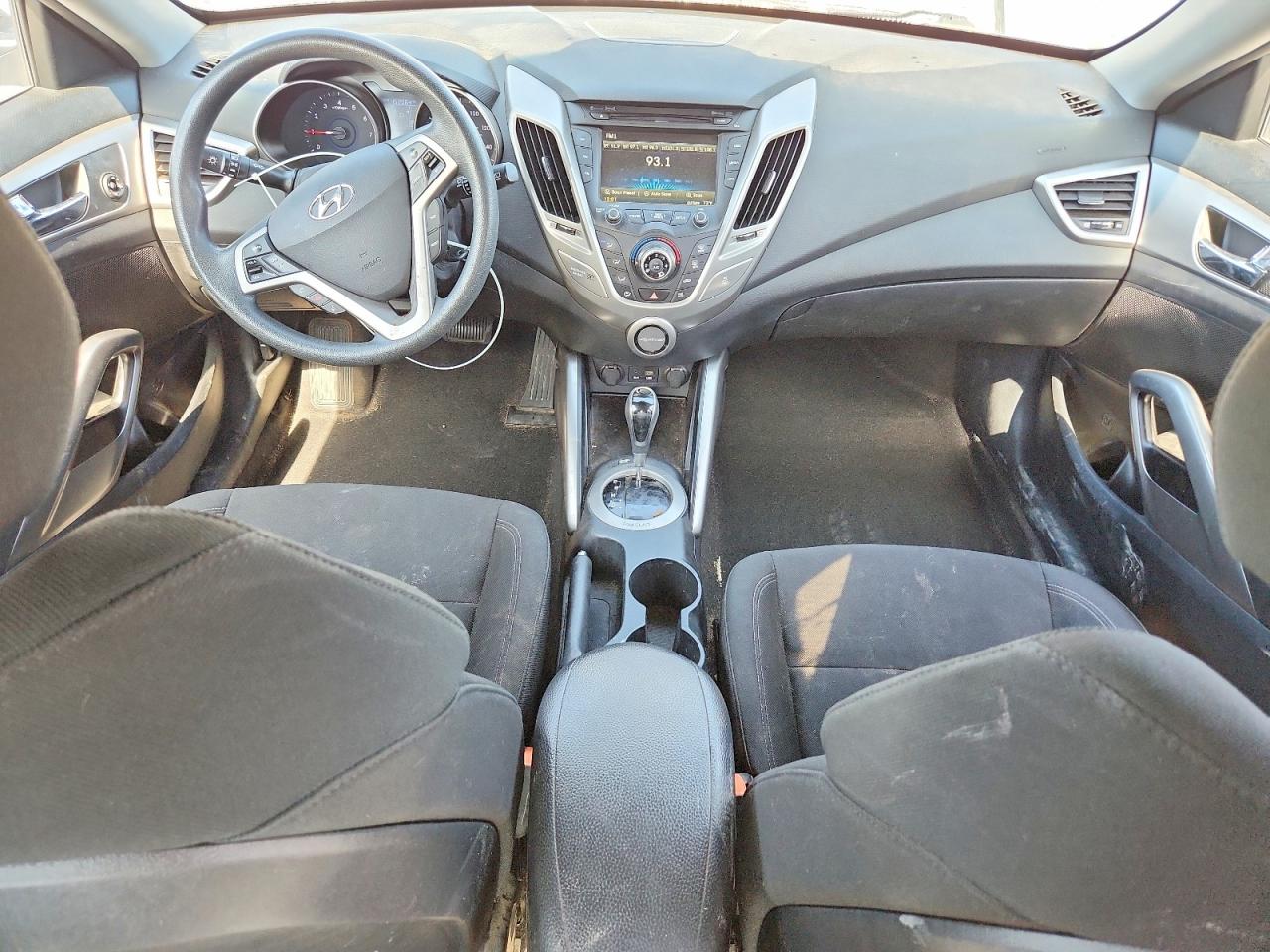 Hyundai VELOSTER Base