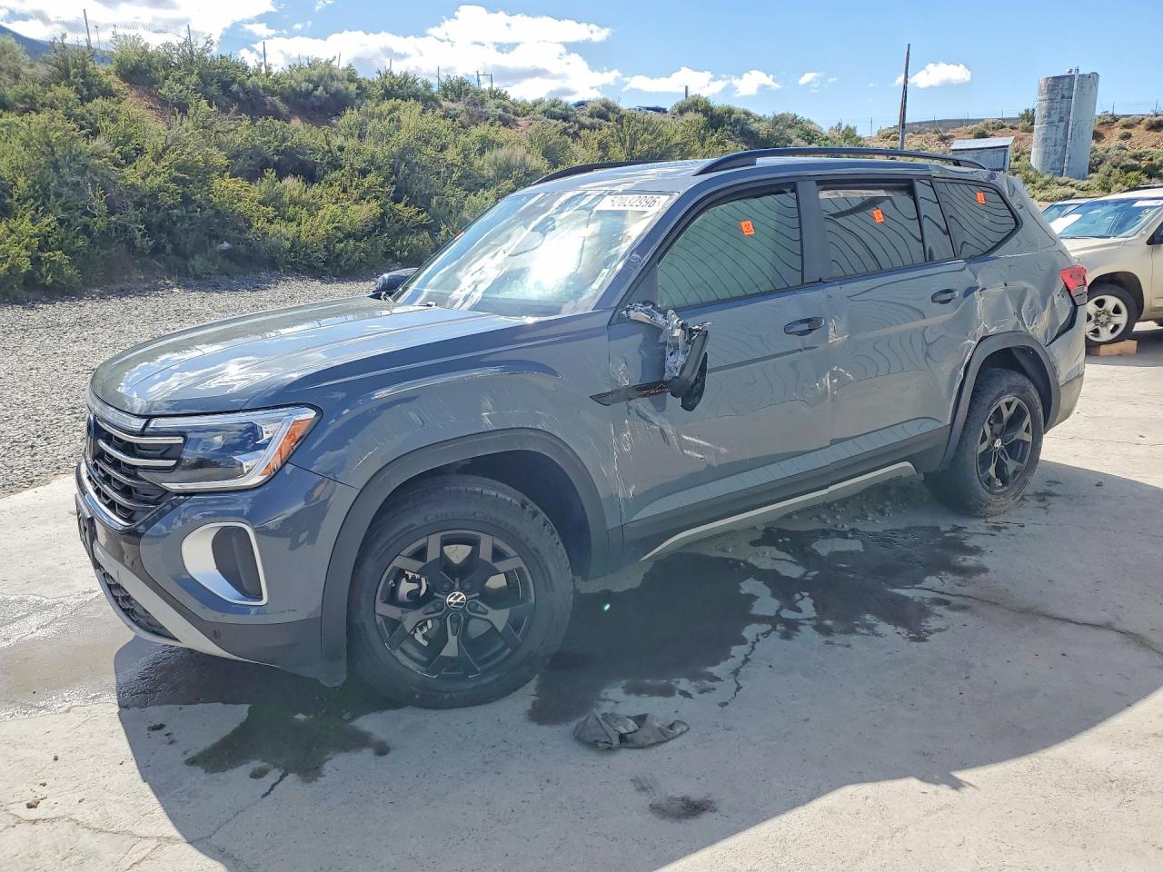 Salvage Volkswagen Atlas Image