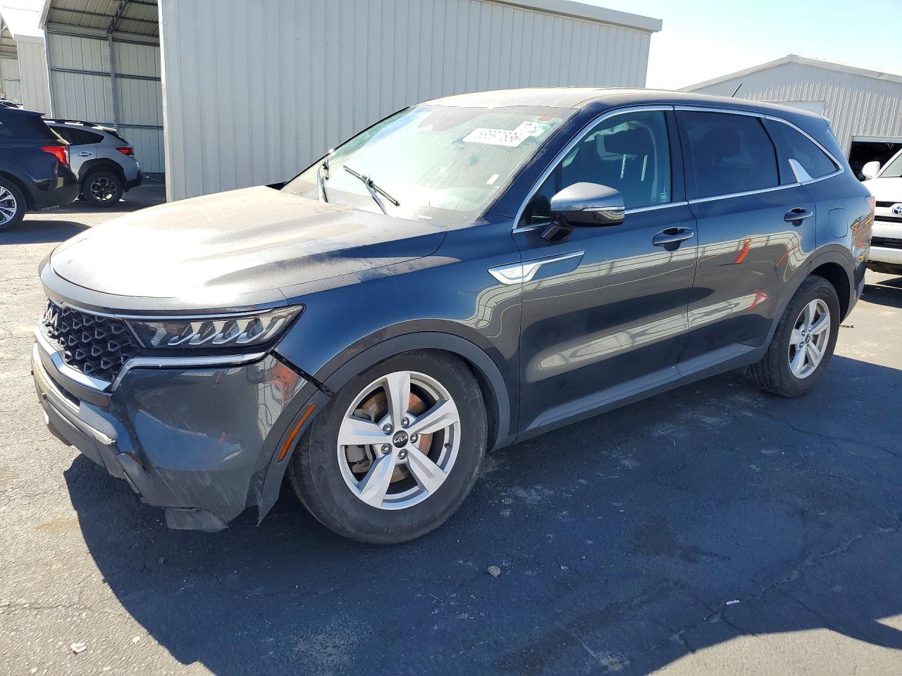 Salvage Kia Sorento Image