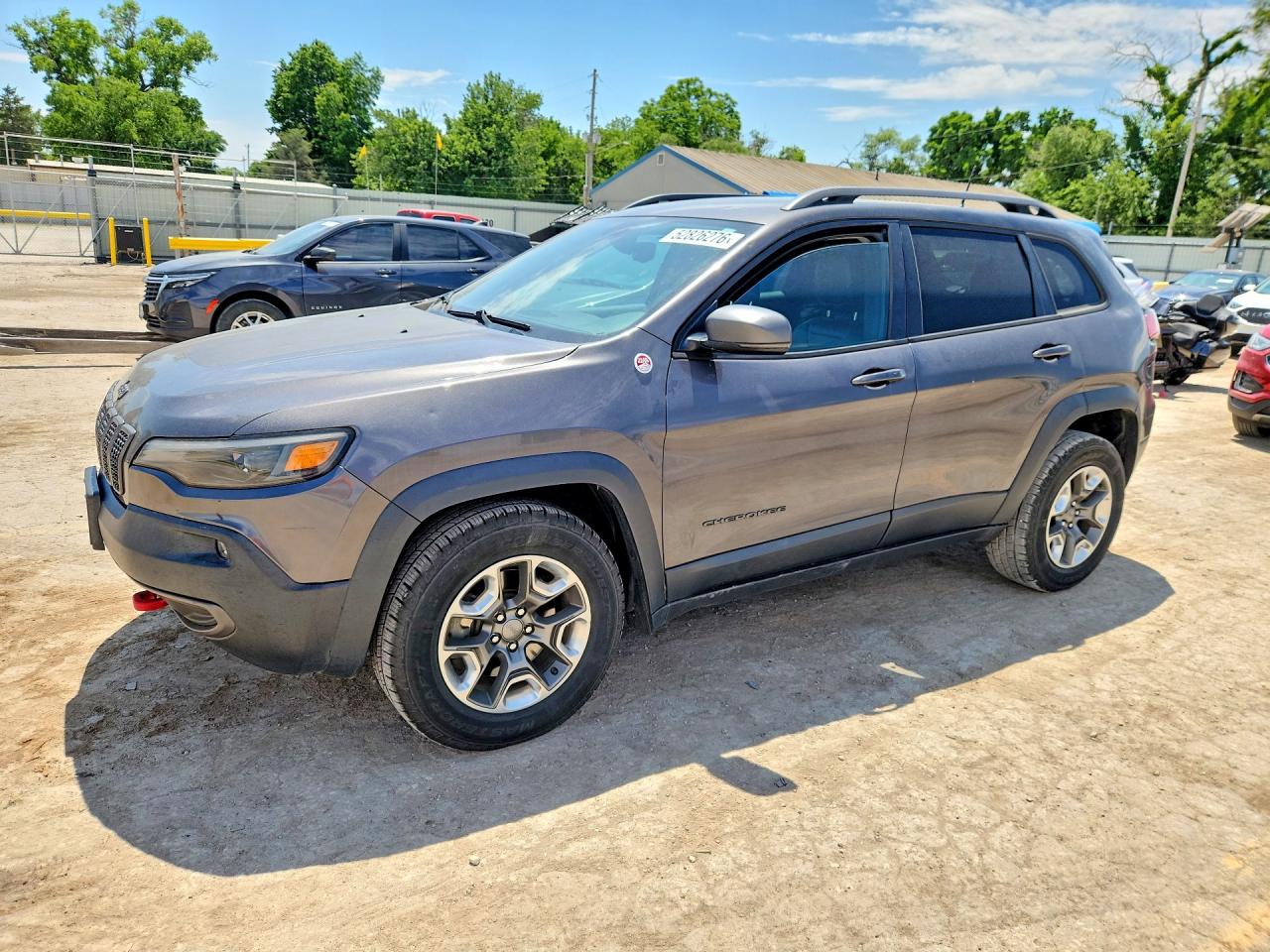 Salvage Jeep Cherokee Image