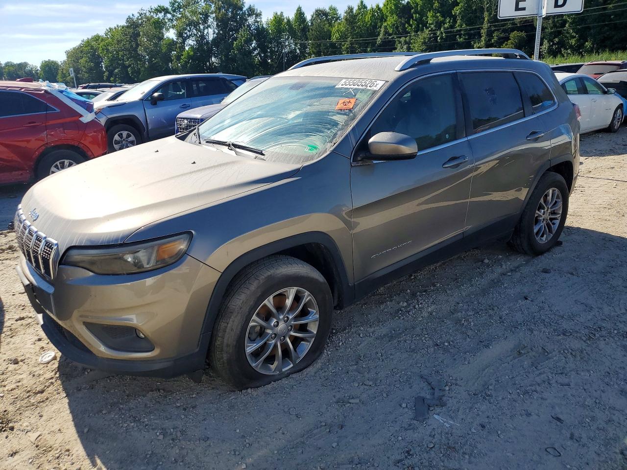 Salvage Jeep Cherokee Image