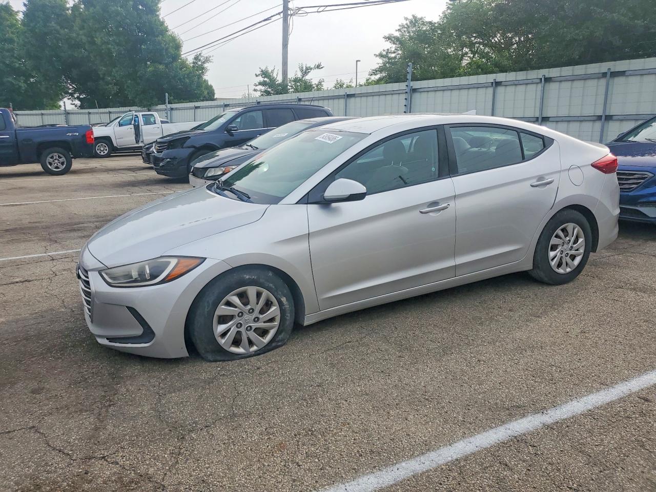 Salvage Hyundai ELANTRA Image