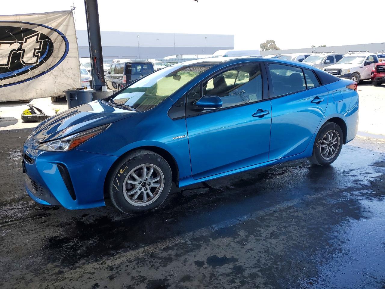 Salvage Toyota Prius Image