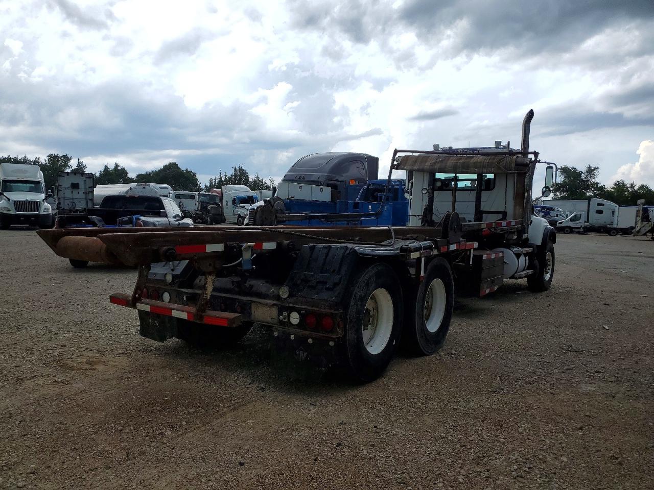 Mack Cv713