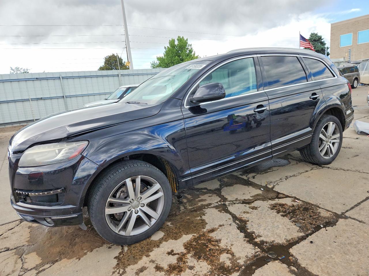 Salvage Audi Q7 Image