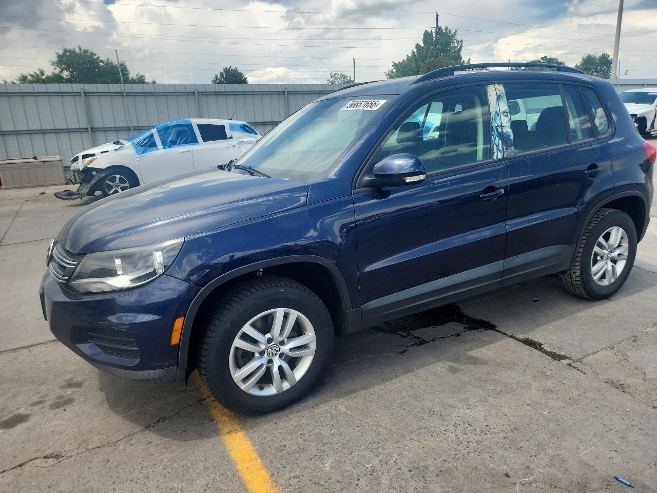 Salvage Volkswagen Tiguan Image
