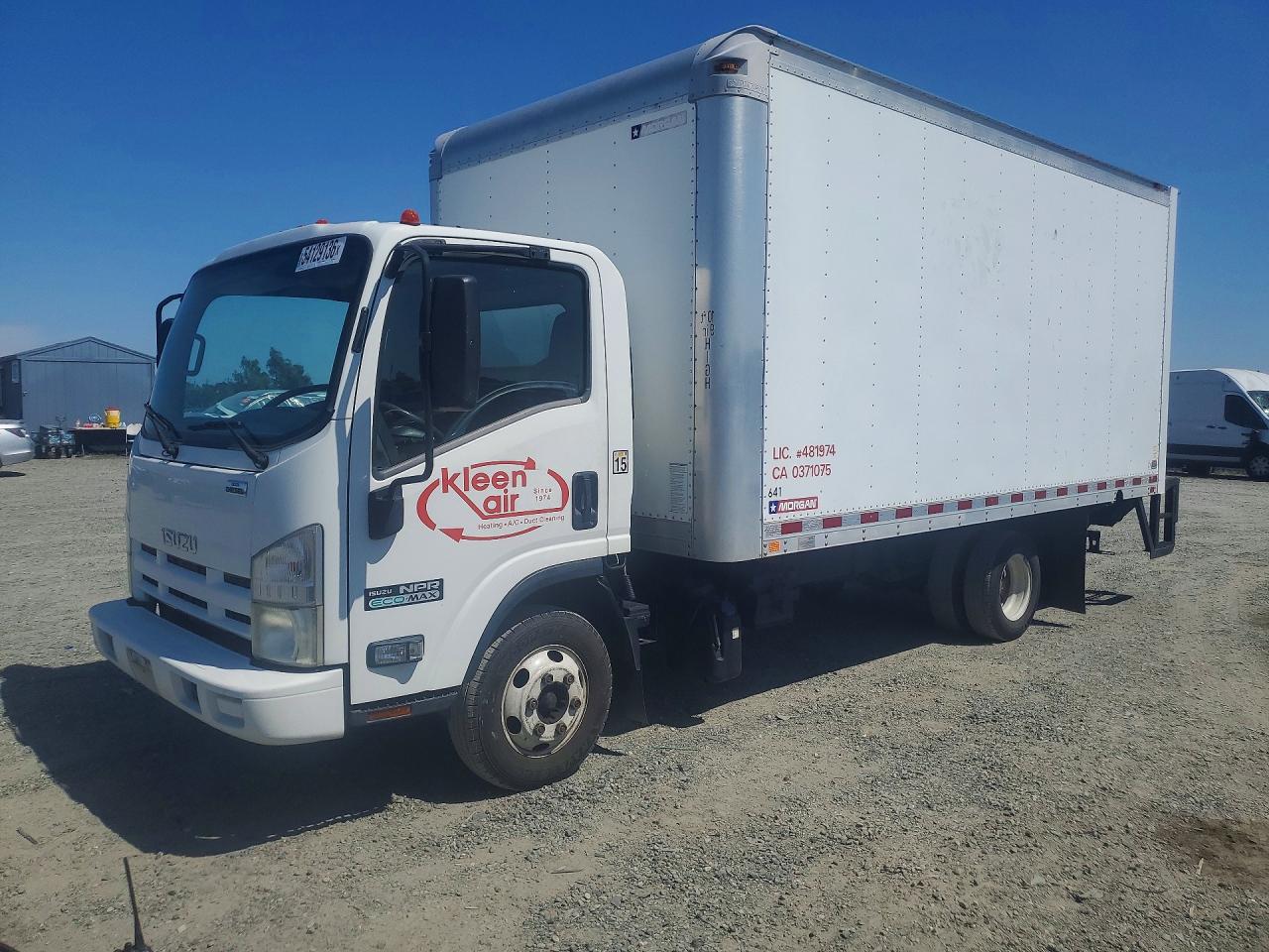 Salvage Isuzu Npr Image