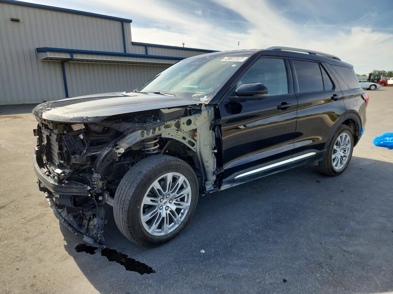 Salvage Ford Explorer Image