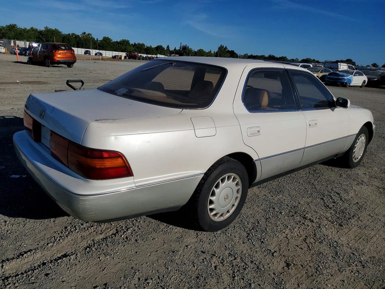 Lexus LS 400