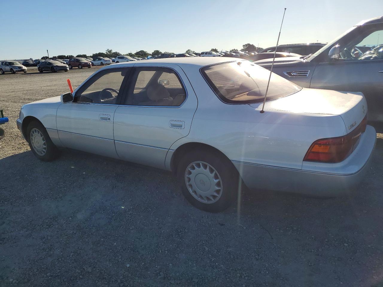 Lexus LS 400