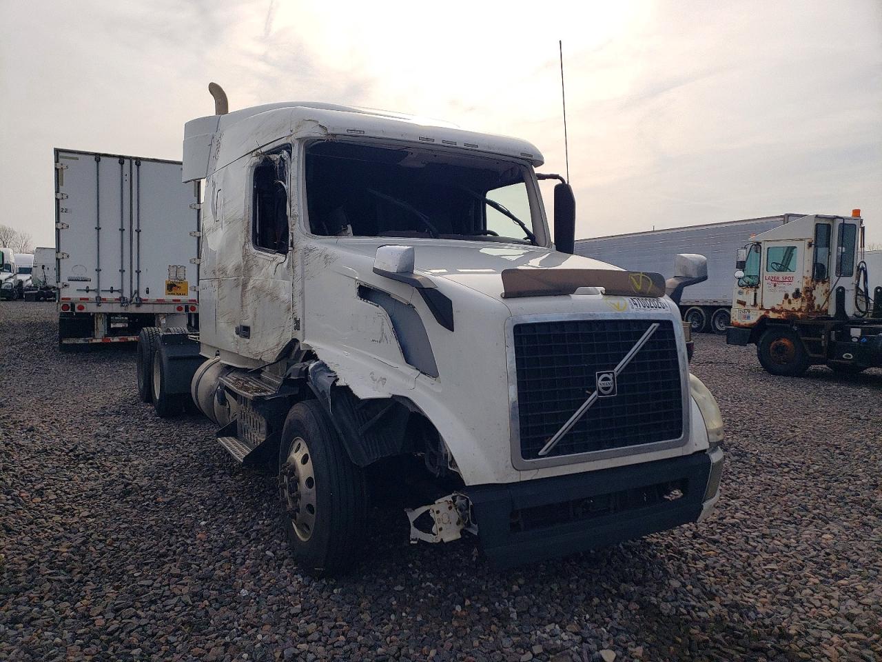 Salvage Volvo Vn Image