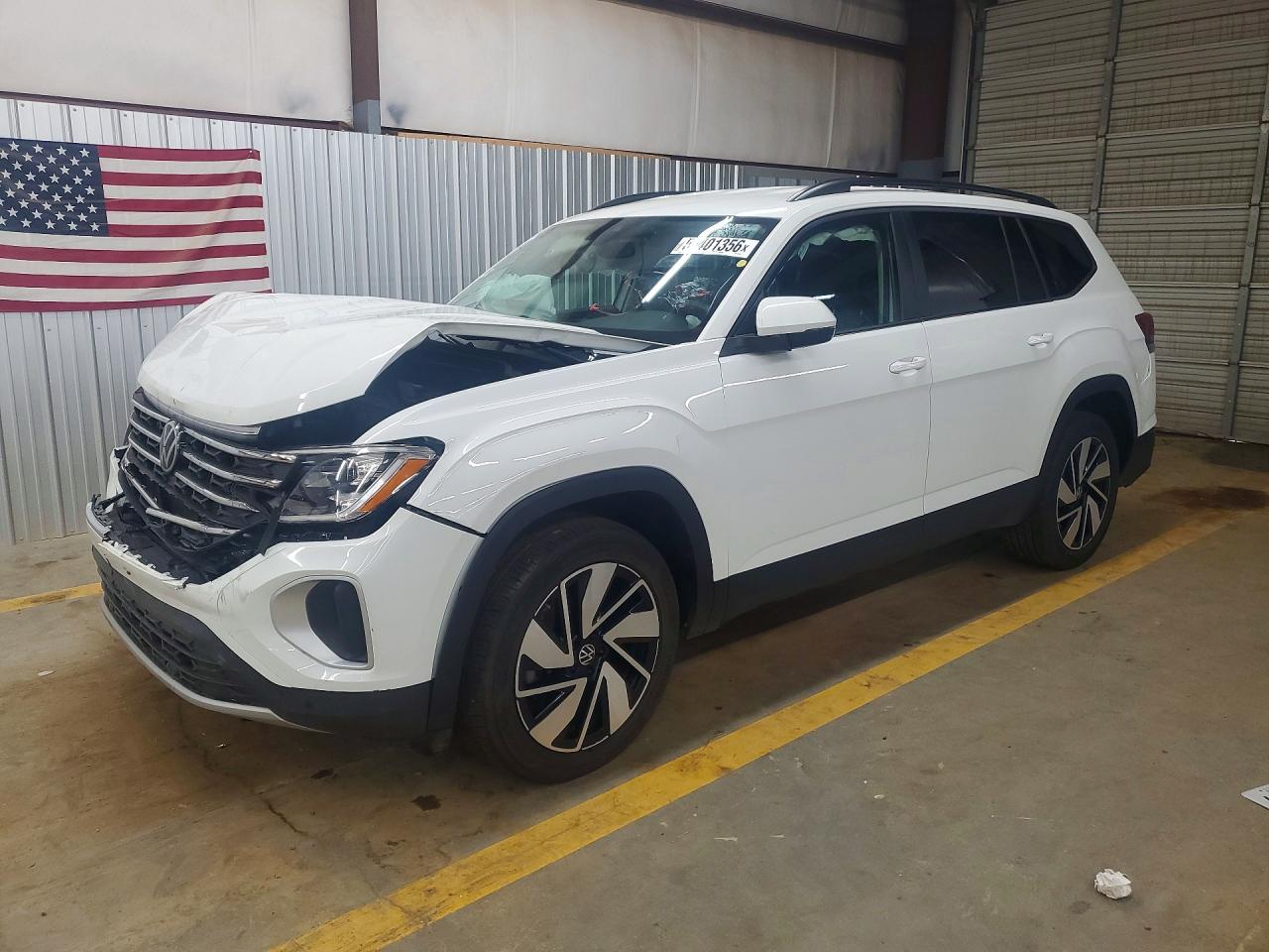 Salvage Volkswagen Atlas Image
