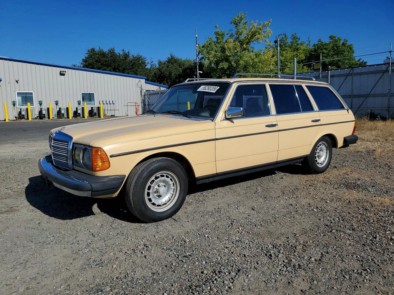 Salvage Mercedes-Benz 300-Class Image