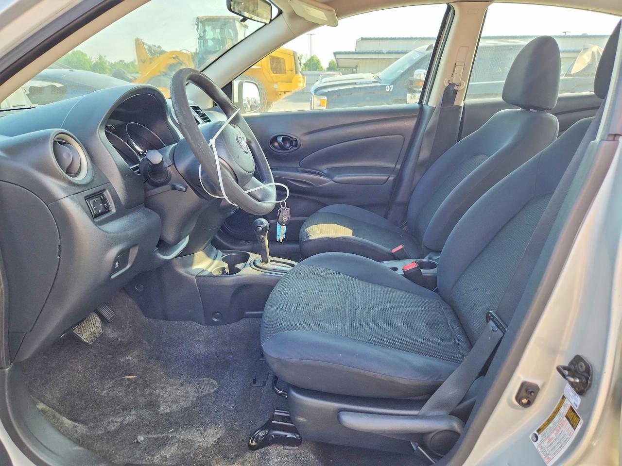 Nissan Versa 1.6 S