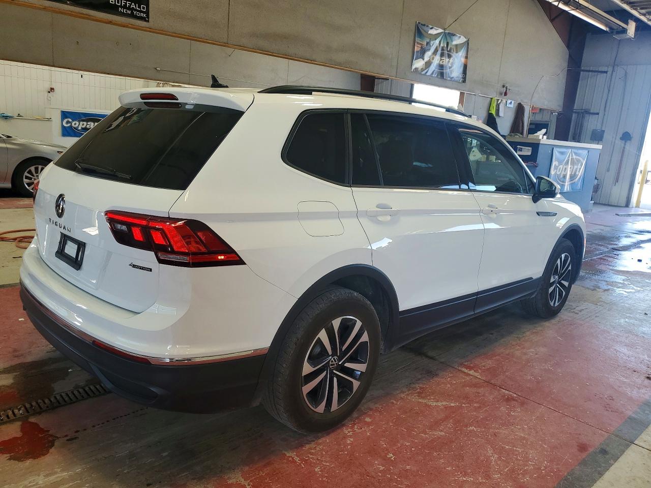 Volkswagen Tiguan S