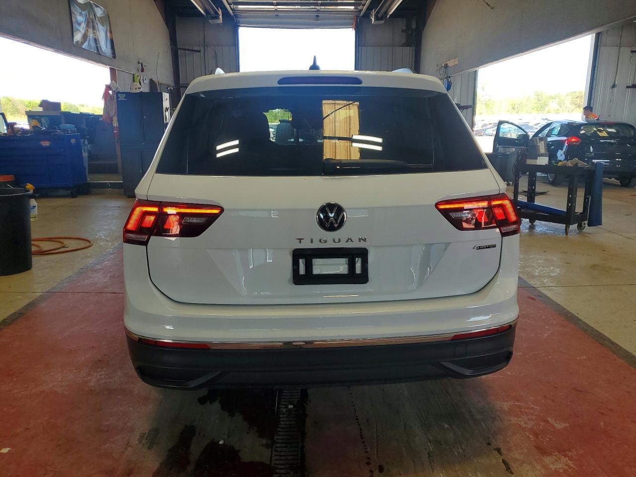 Volkswagen Tiguan S