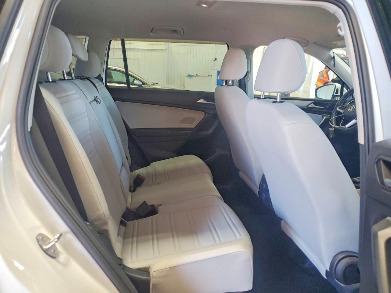 Volkswagen Tiguan S
