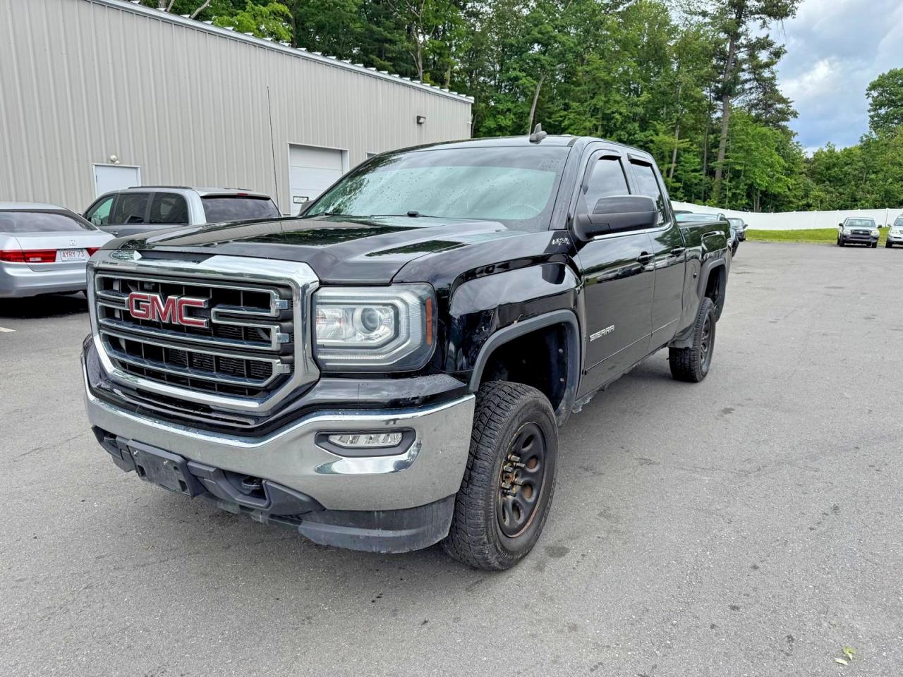 Salvage GMC Sierra Image