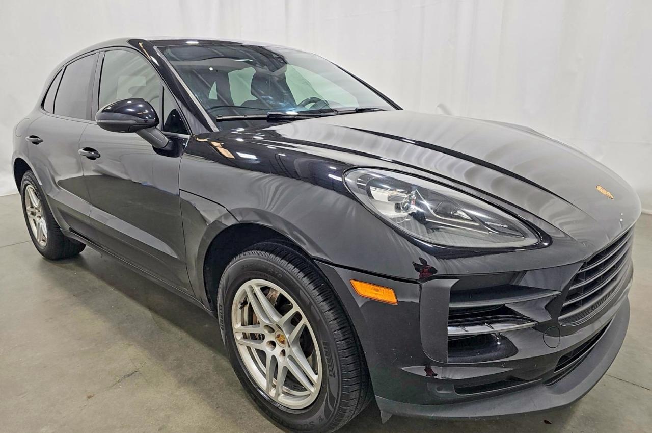 Salvage Porsche Macan Image