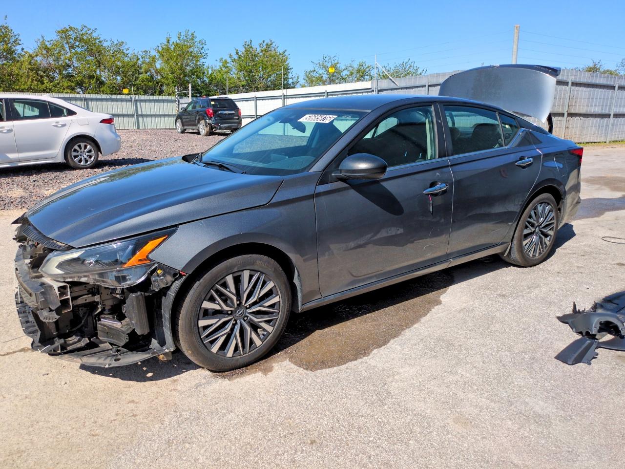Salvage Nissan Altima Image