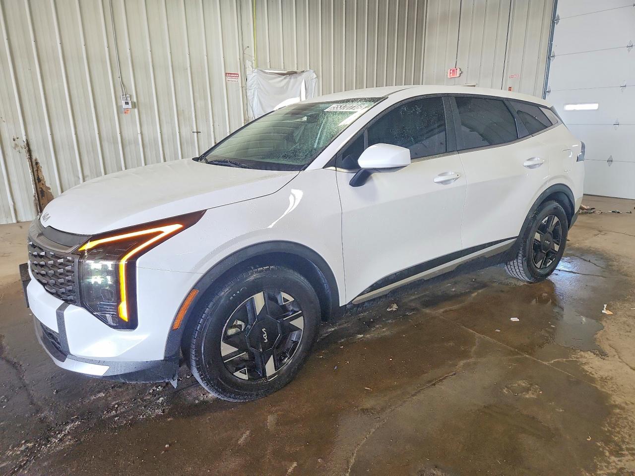 Salvage Kia Sportage Image