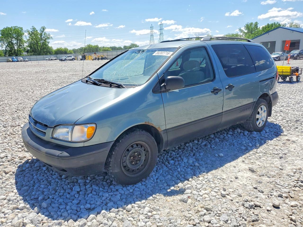 Salvage Toyota Sienna Image