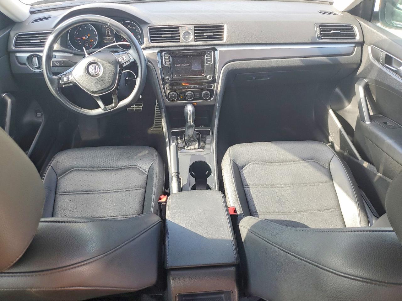 Volkswagen Passat R-line