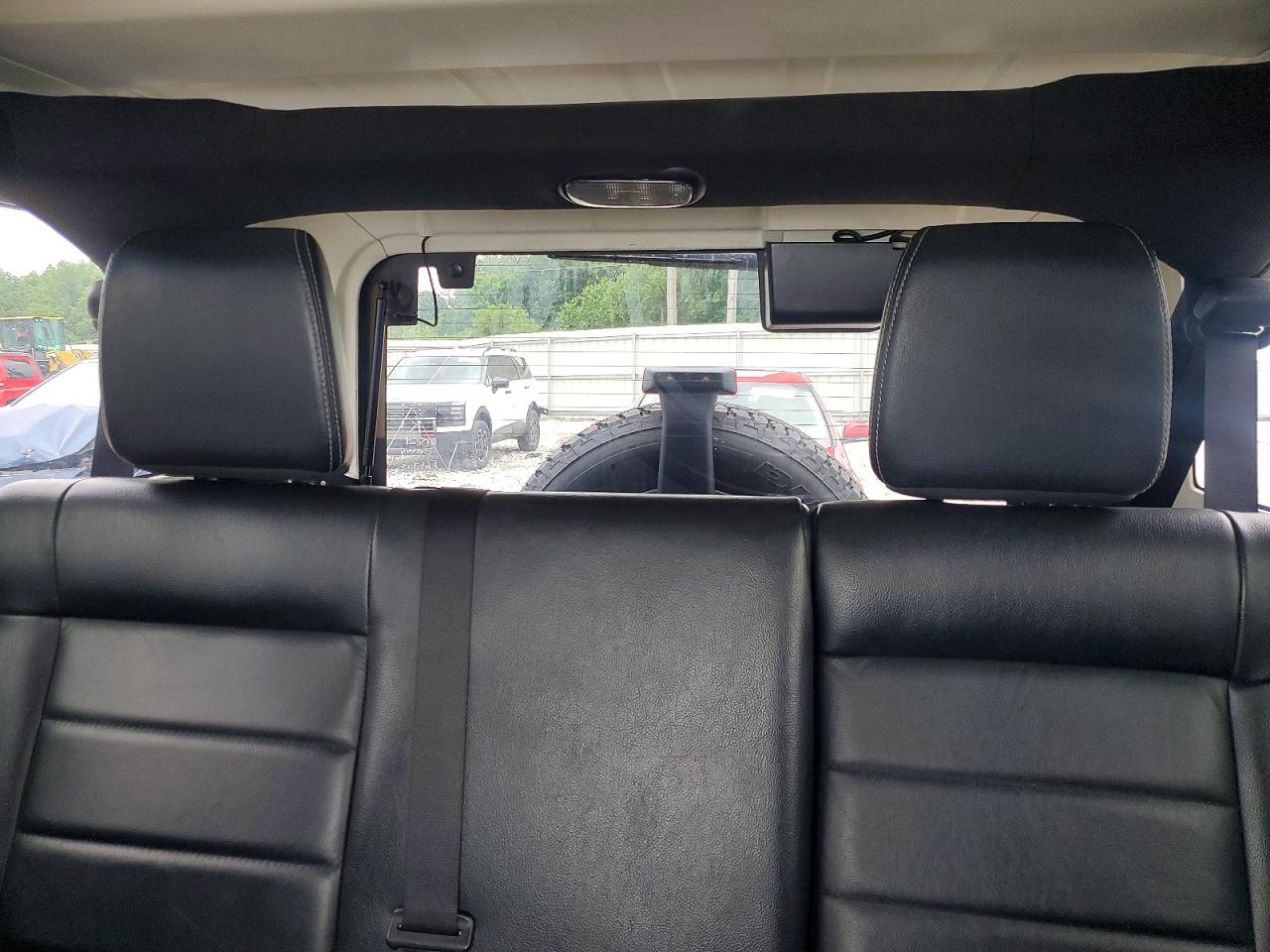 Jeep Wrangler Sahara