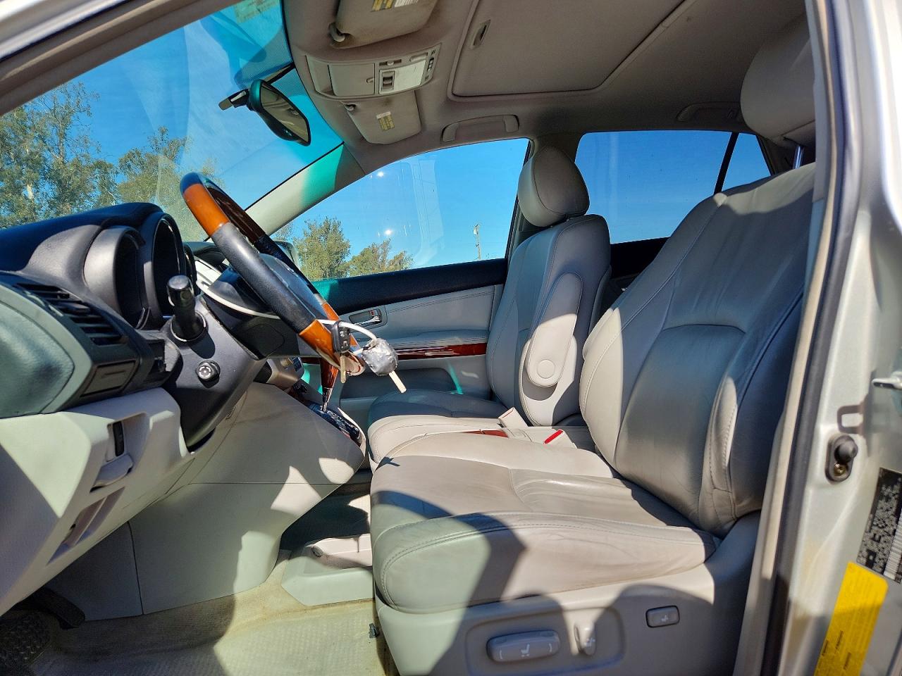 Lexus RX Base