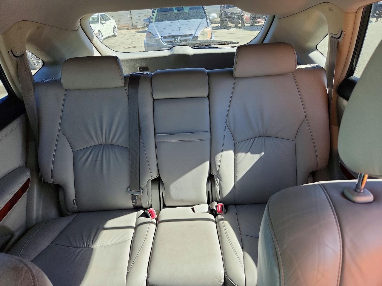 Lexus RX Base