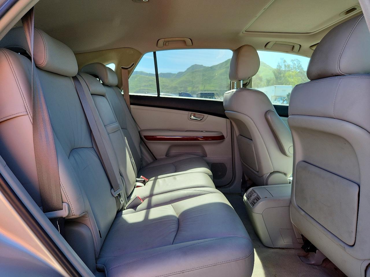Lexus RX Base