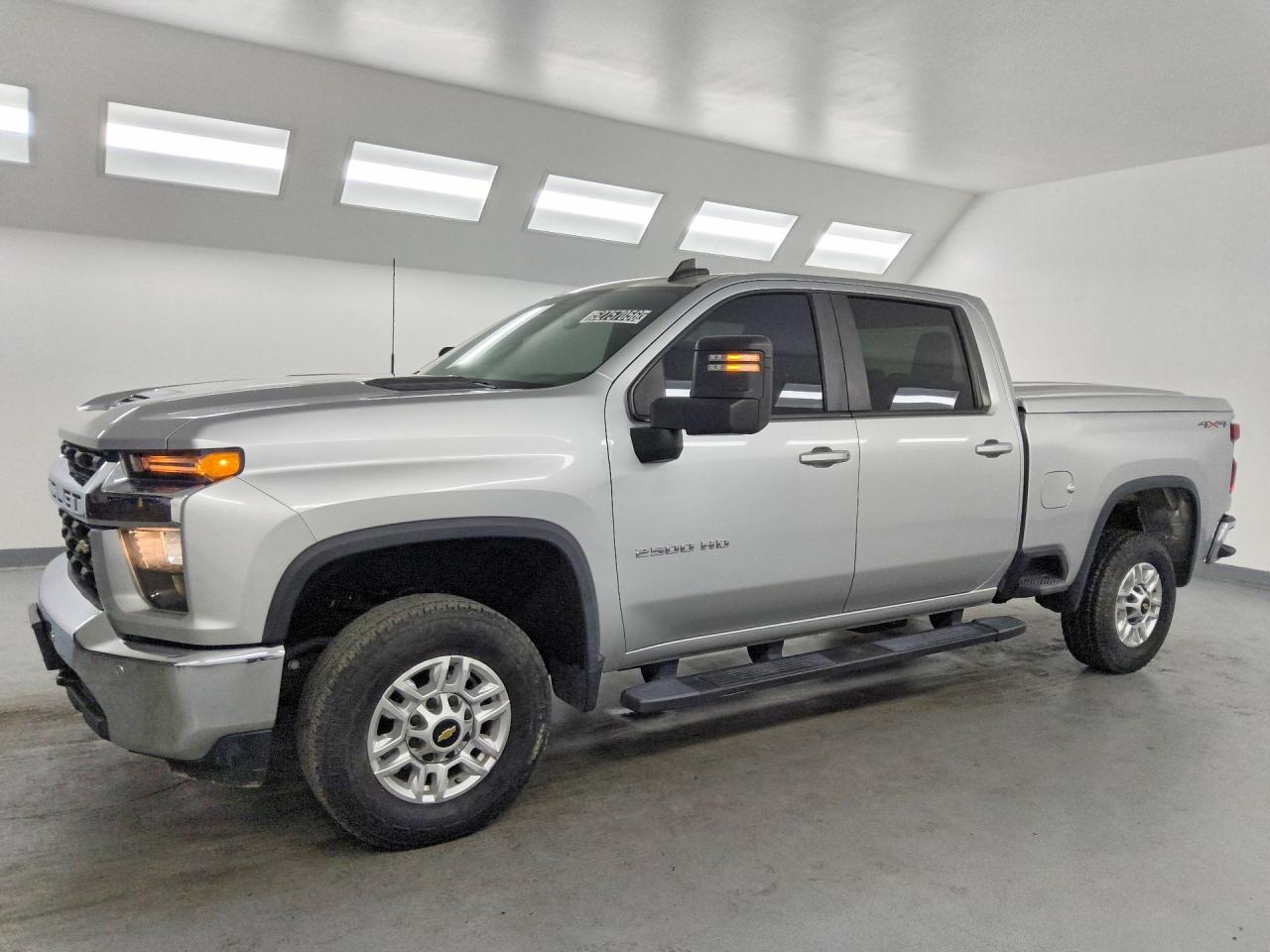 Salvage Chevrolet Silverado Image