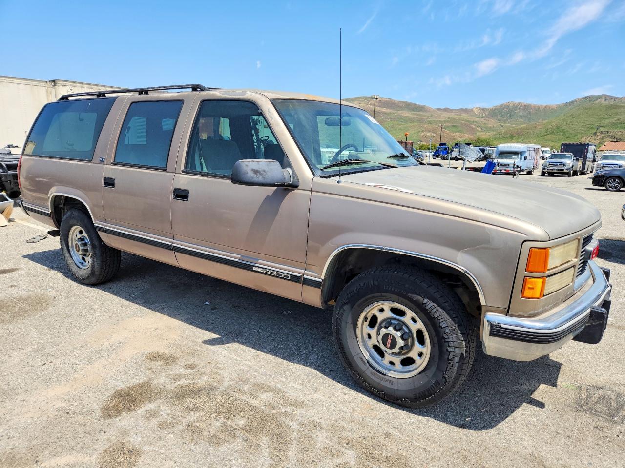 GMC Suburban C2500