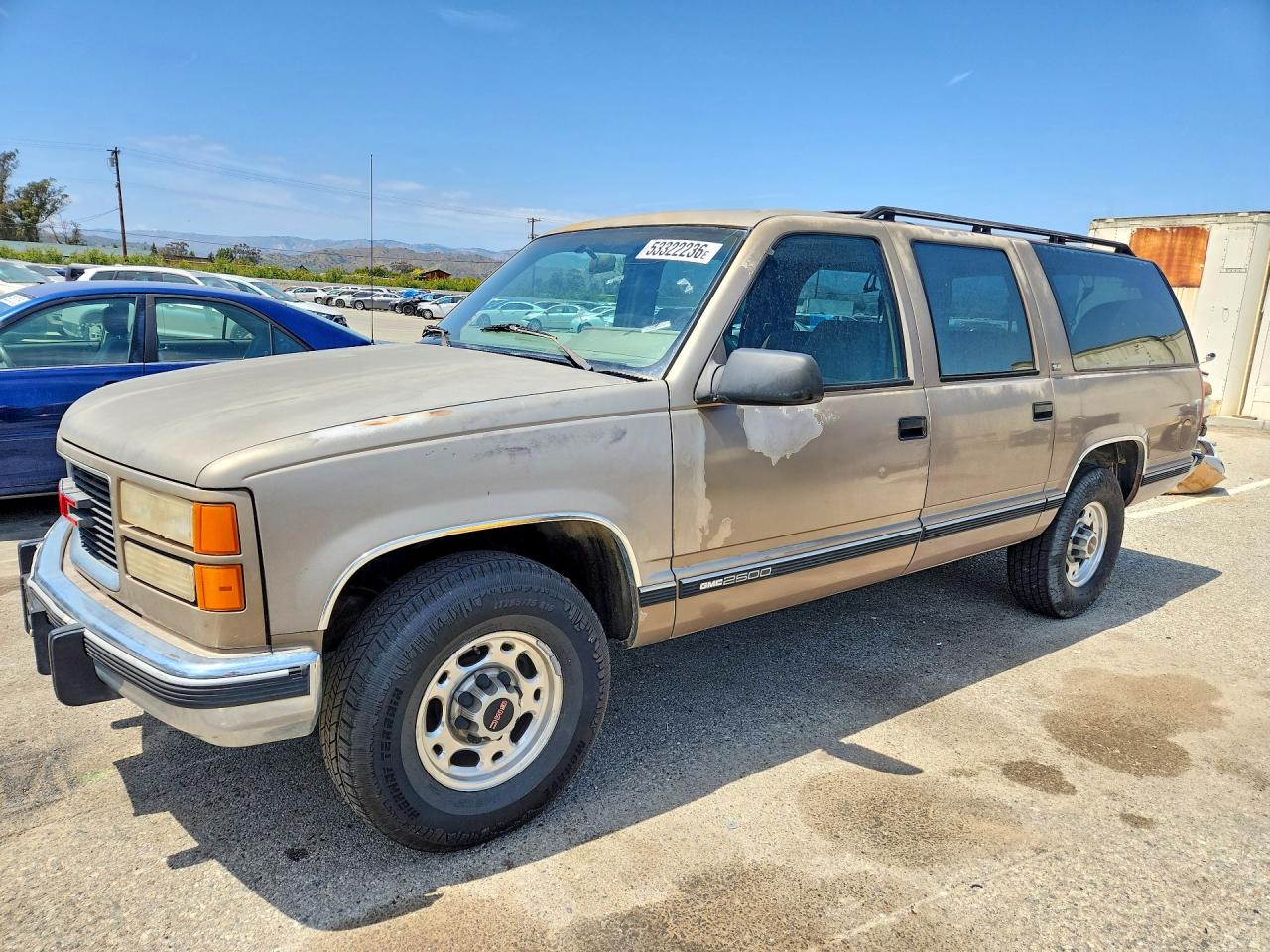 Salvage GMC Suburban Image