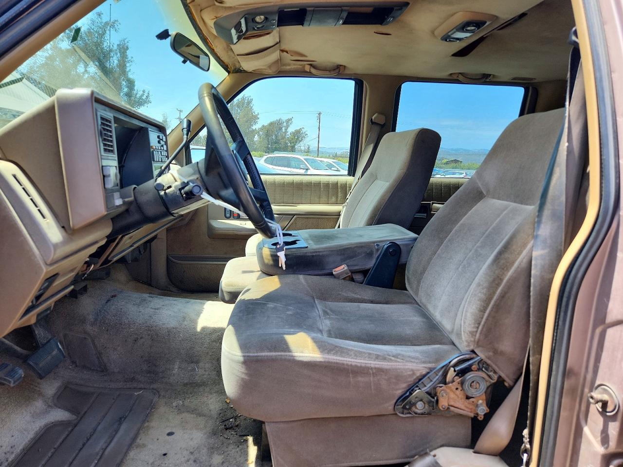 GMC Suburban C2500
