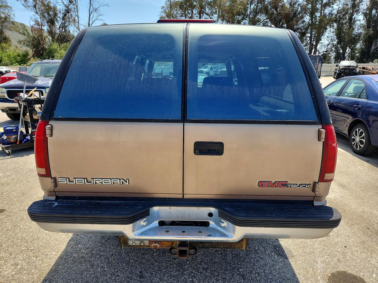 GMC Suburban C2500