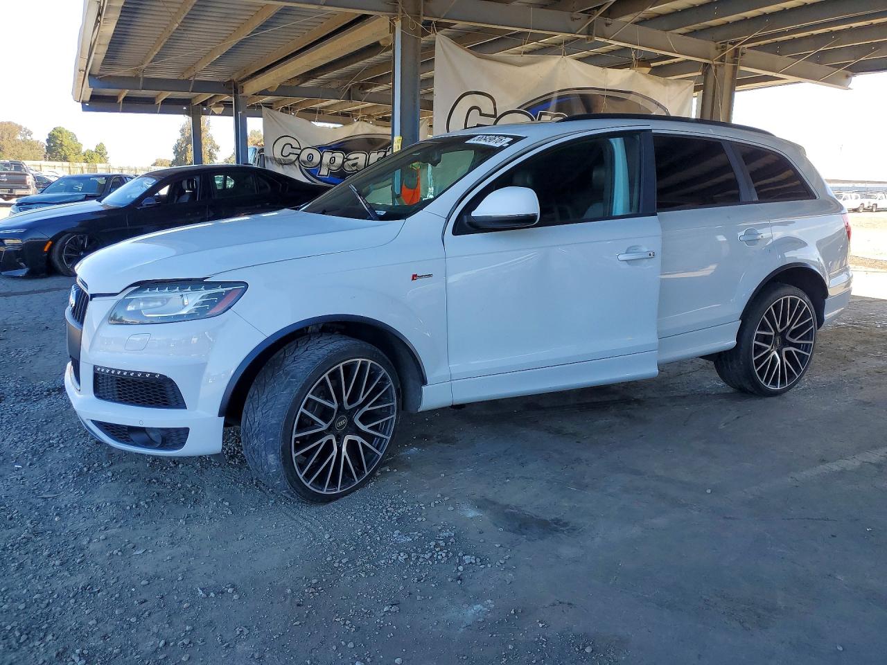 Salvage Audi Q7 Image