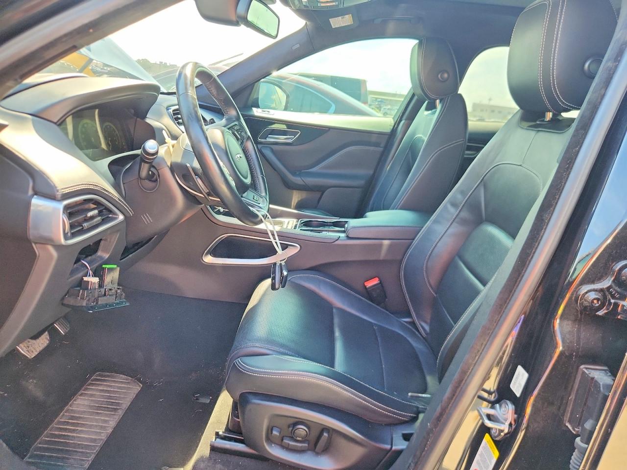 Jaguar F-PACE R - Sport